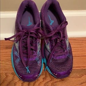Mizuno x10 sneakers  size 7